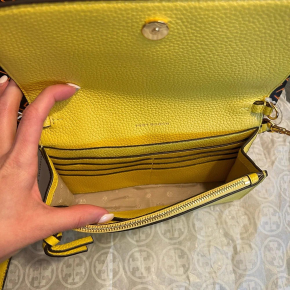Tory Burch Thea Flat Wallet Crossbody Bag Yarrow Gold Yellow - Picture 6 of 16